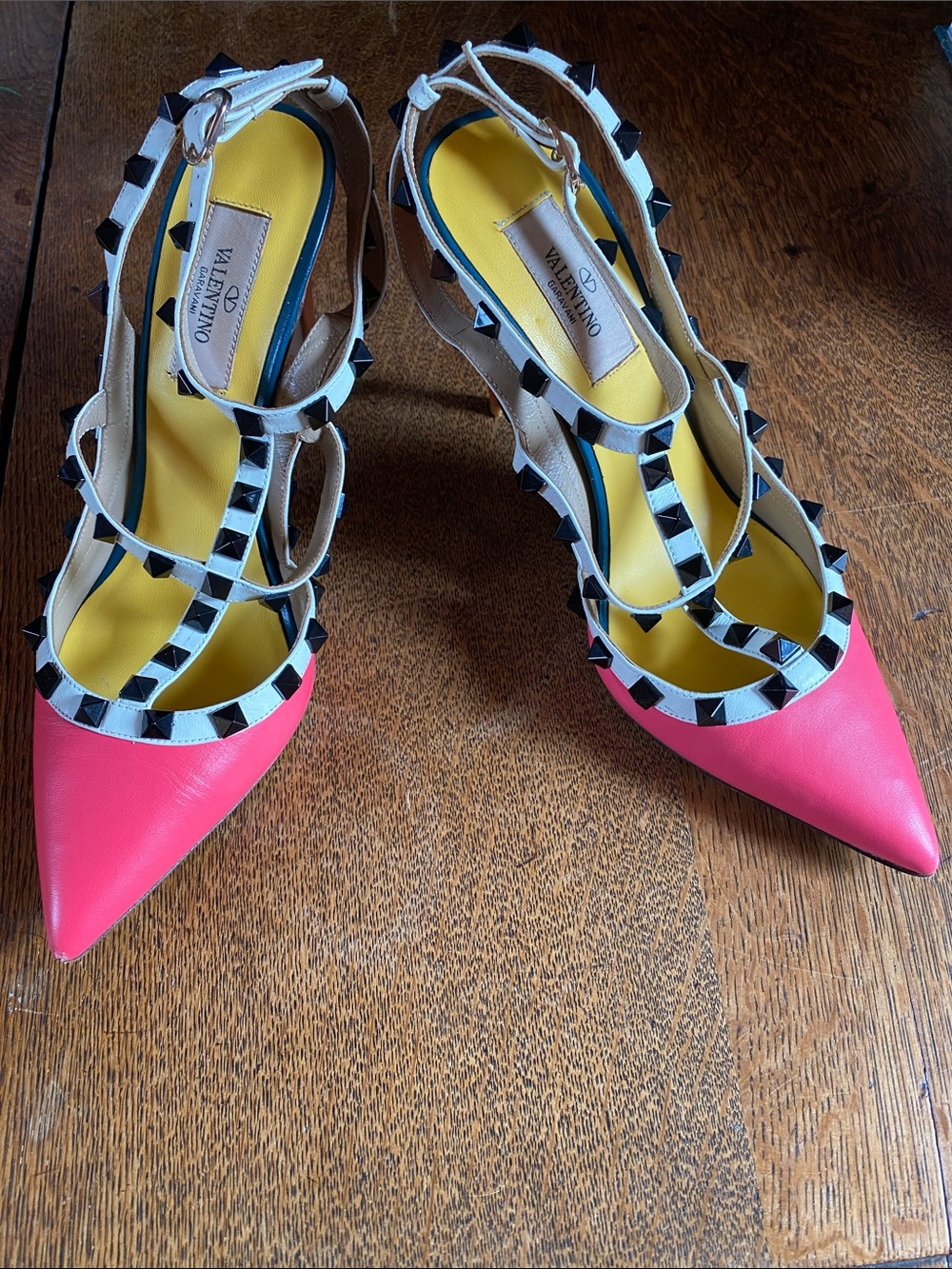 Valentino Rockstud T-Strap Pointed Toe Pump in Pink Size 9
